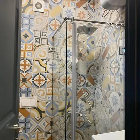 Center * טיראנה